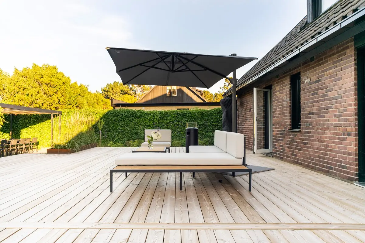 Garden with lawn and seating