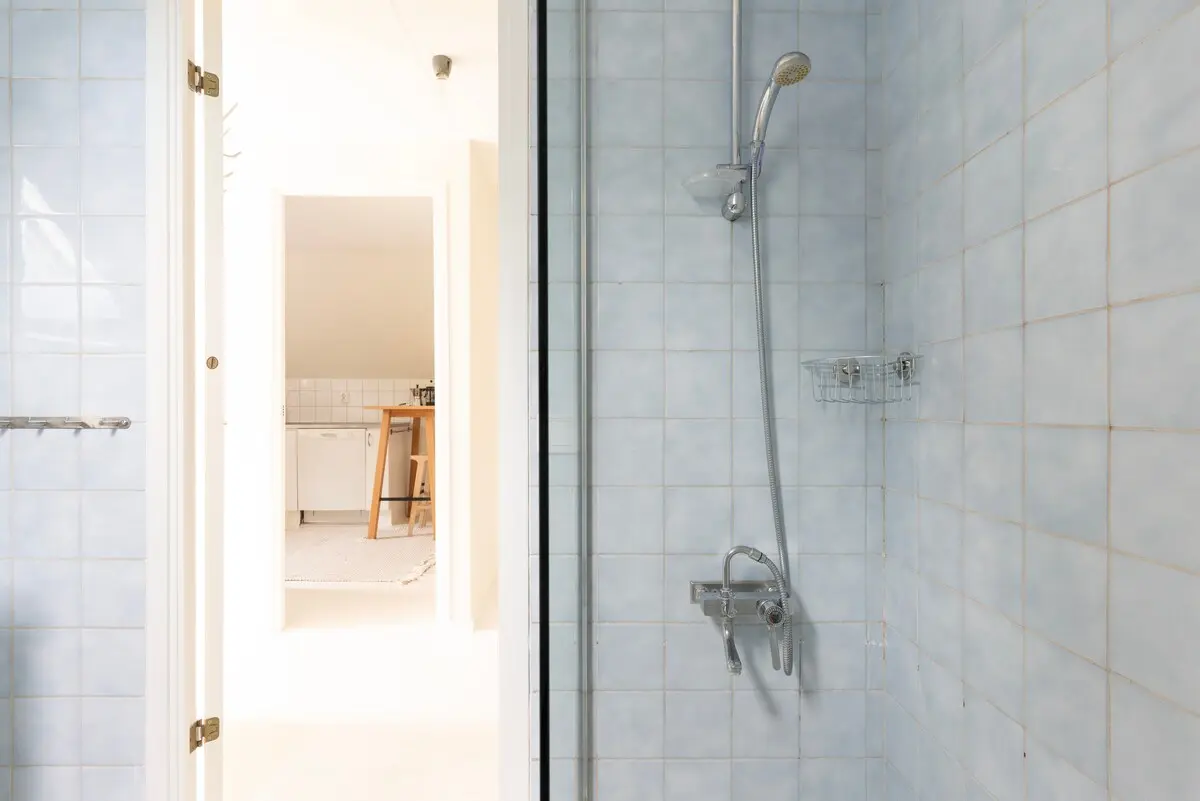 Bathroom 1 with walk-in shower and floor heating