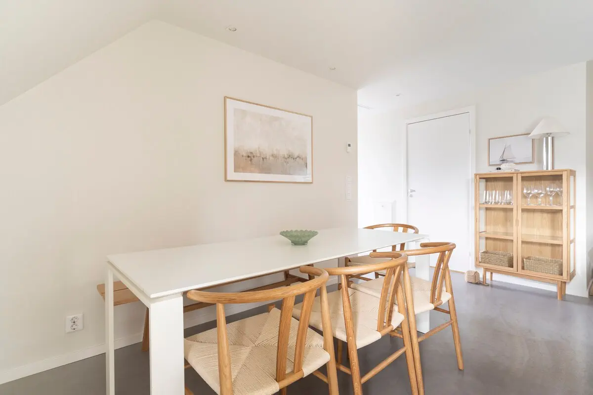 Dining area 2 with decorative details
