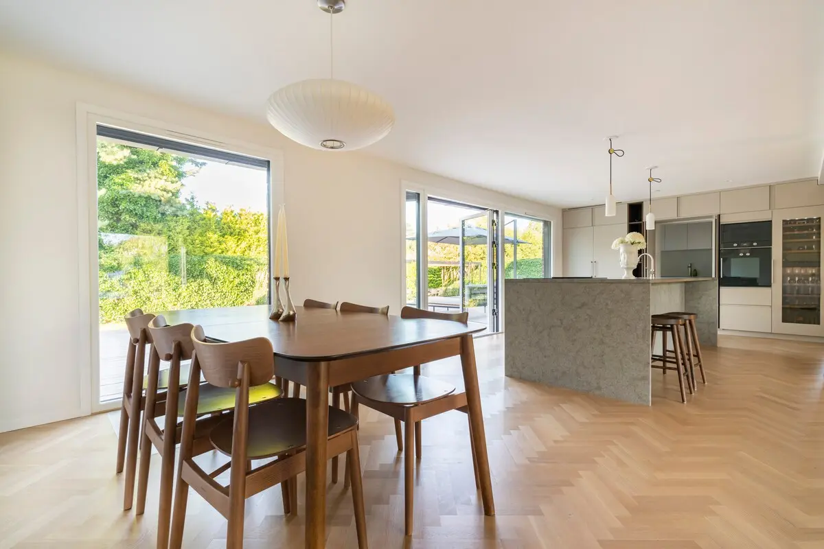 Dining area for 8