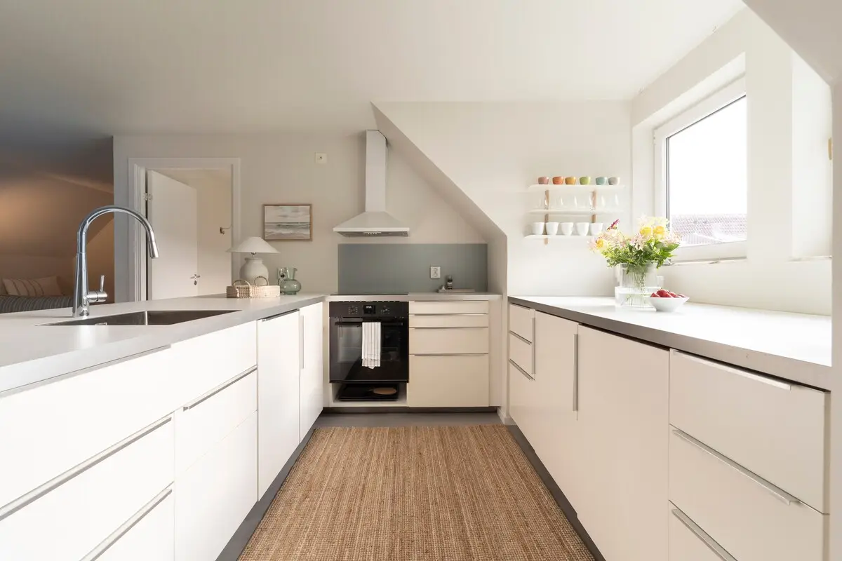 Fully equipped kitchen with island