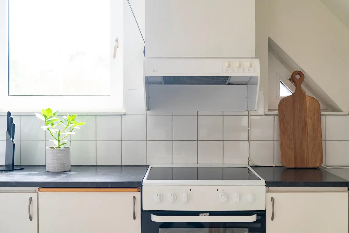 Köket i Kustlägenheten, förberett för ankommande gäster