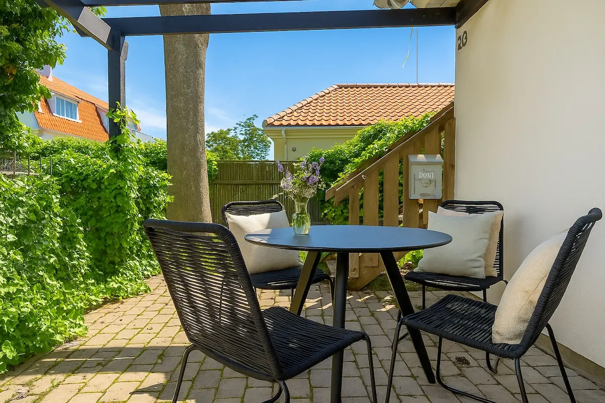 Private ground-level patio